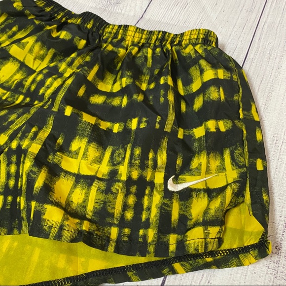 🌟Nike Athletic Running Shorts Yellow Black - Picture 2 of 8
